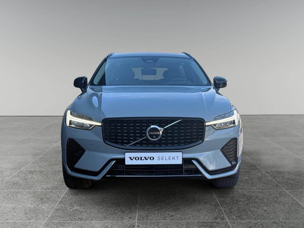 Volvo XC60 2.0 T6 Plug-in hybrid AWD Ultimate Dark | Trekhaak | Head-up Display | Stoelverwarming | 360 graden camera |