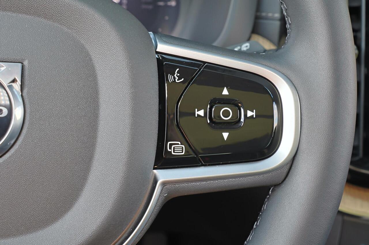 Volvo XC60 T8 Recharge AWD Ultra Dark - Panorama/schuifdak - Massage&Ventilatie stoelen - IntelliSafe Assist & Surround - 360º Camera -Nappa leder - Harman/Kardon audio - Adaptieve LED koplampen - Verwarmde voorstoelen, stuur & achterbank - Parkeersensoren voor & ac