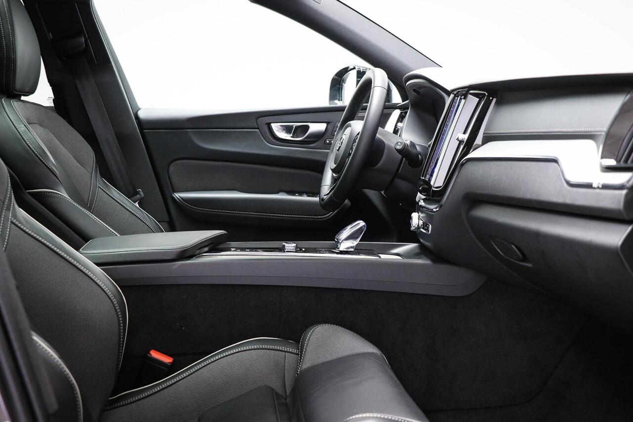 Volvo XC60 2.0 T6 Plug-in hybrid AWD Ultimate Dark | PANORAMADAK | LED | DAB | APPLE | CAMERA | 20"