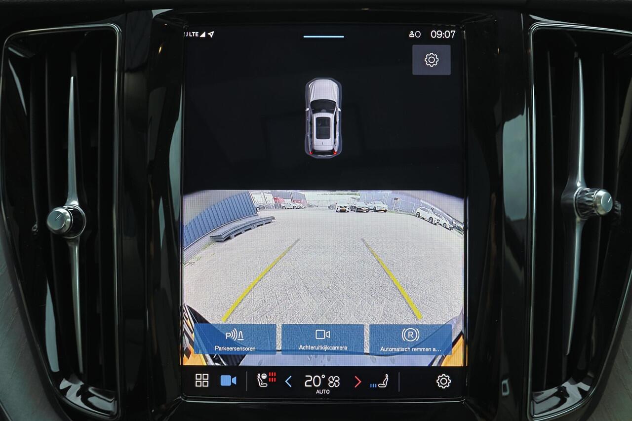 Volvo XC60 T6 Recharge AWD Plus Bright - Panorama/schuifdak - IntelliSafe Assist & Surround - Nappaleder - Stoelverwarming / -ventilatie - Parkeercamera achter - Parkeersensoren voor & achter - Elektr. bedienb. voorstoelen met geheugen - Draadloze tel. lader - Stand