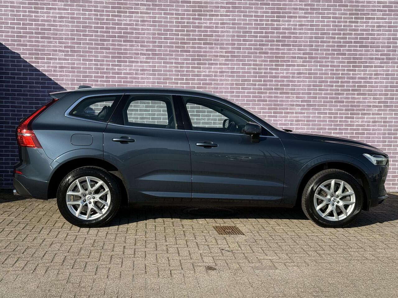 Volvo XC60 2.0 T4 Momentum | Trekhaak | Leder | Stoelverwarming | All season banden | Smartphone integratie | Navigatie | Camera |