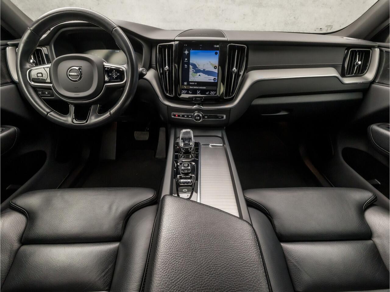 Volvo XC60 2.0 T8 Twin Engine AWD Inscription 391Pk Automaat (PANORAMADAK, APPLE CARPLAY, HARMAN/KARDON, MEMORY SEATS, ZWART HEMEL, STOELVERWARMING VOOR/ACHTER, LUXE LEDER, TREKHAAK, CAMERA, STUURWIEL VERWARMD, NIEUWSTAAT)