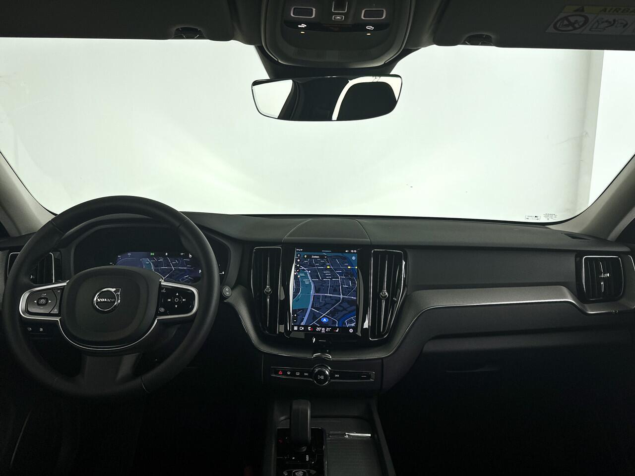 Volvo XC60 T6 Plug-in hybrid AWD Plus Dark | Panoramadak | 360° camera | Stoel- en Stuurverwarming | Trekhaak