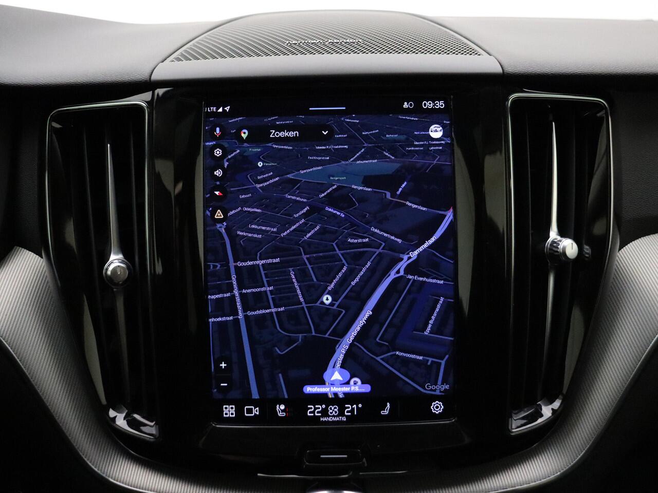 Volvo XC60 T6 350pk AWD Core Bright / Panoramadak / Pilot Assist / Stoel/- en stuurverwarming / Trekhaak / H&K audio / Lederen bekleding /