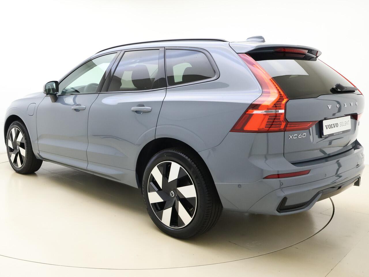 Volvo XC60 T6 350pk AWD Plus Dark / Harman en Kardon audio / Panorama dak / Camera rondom /