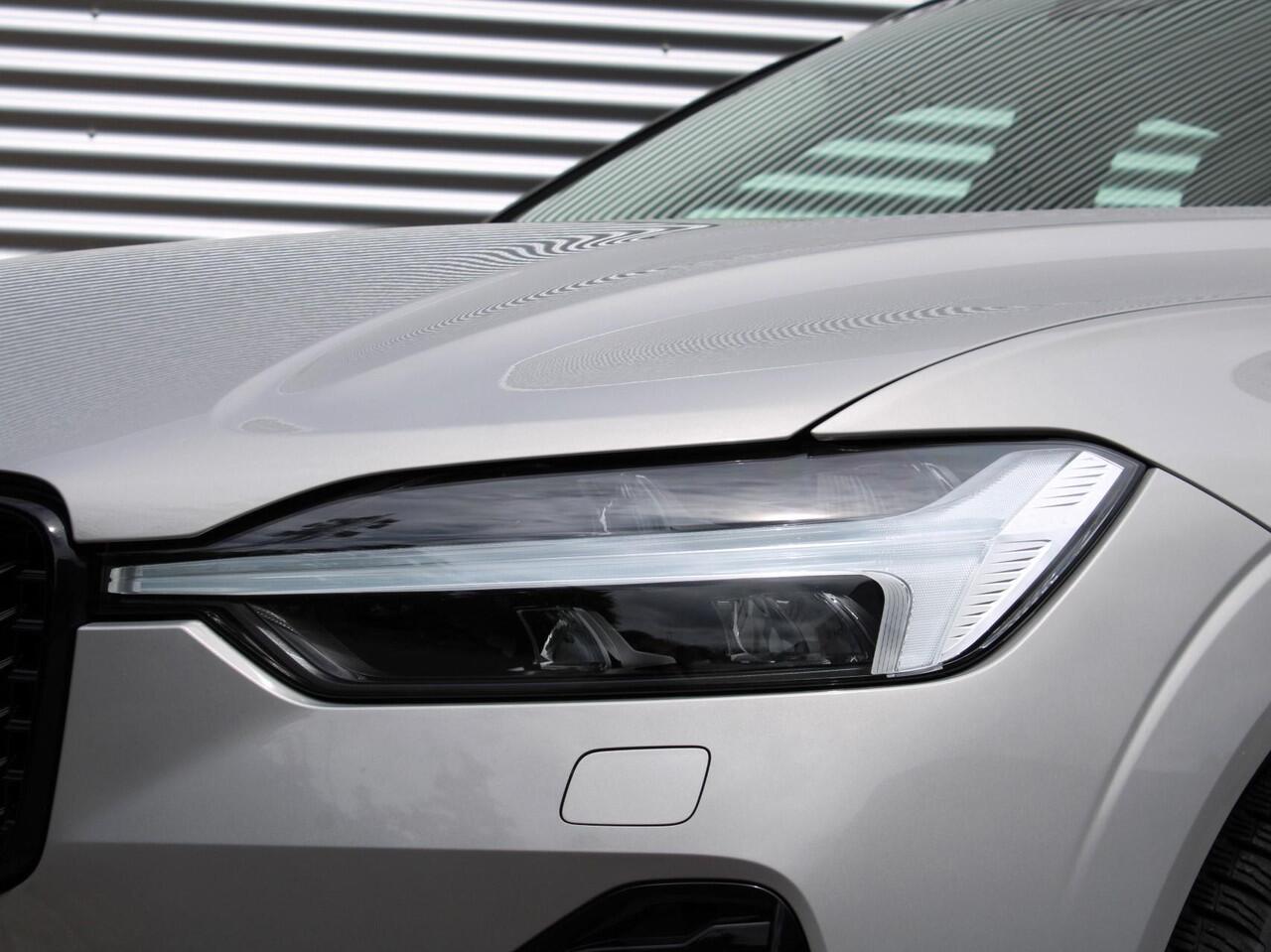 Volvo XC60 2.0 T6 Plug-in hybrid AWD Ultra Dark Automaat / Panoramadak / Trekhaak / 360* camera