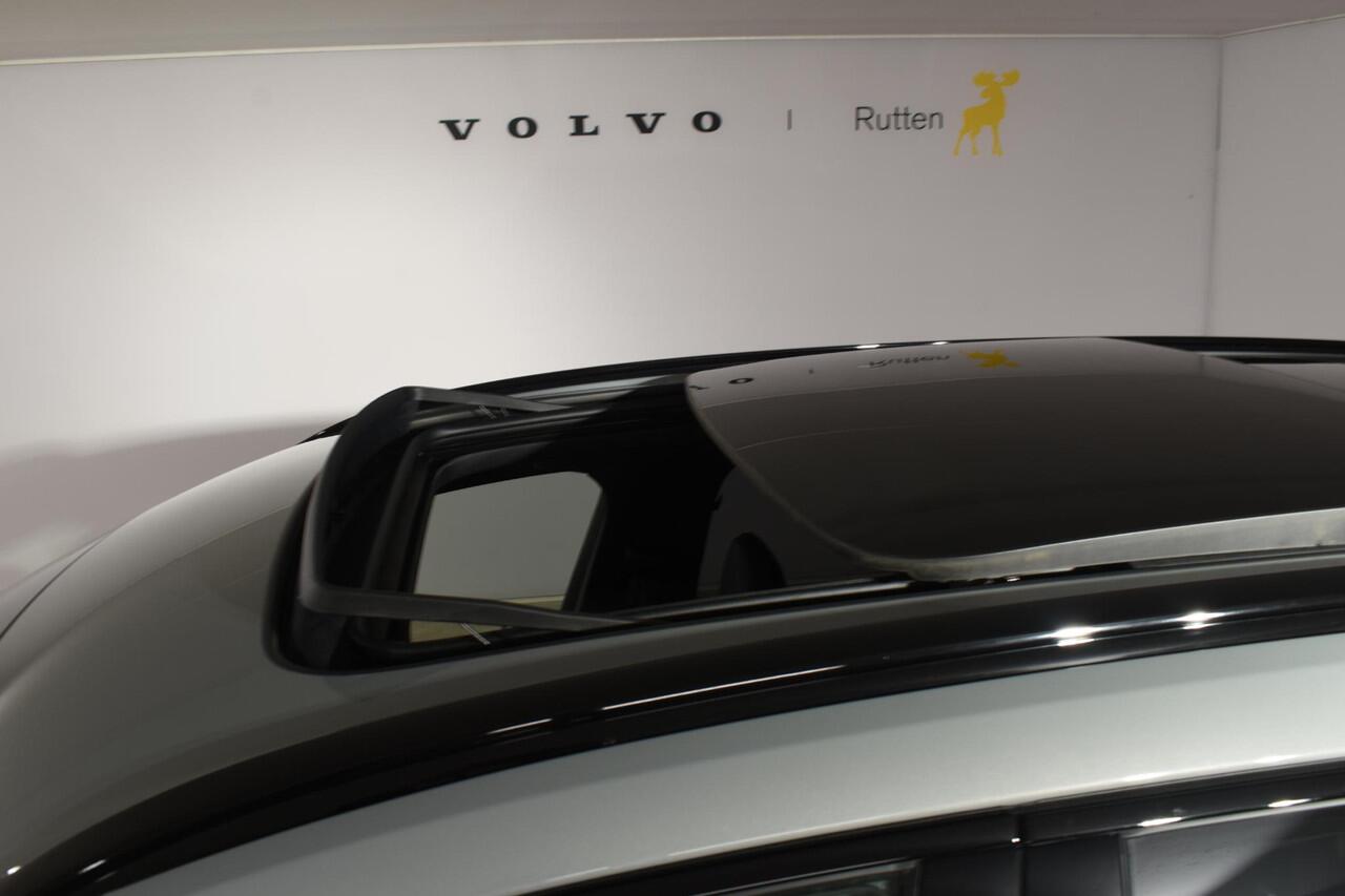 Volvo XC60 T6 350PK Plug-in Hybrid AWD Plus Black Edition / Head Up Display / 360 Camera / Panorama Dak / Lederen Bekleding / Elektrische Stoelen / Stuur & Stoelverwarming /