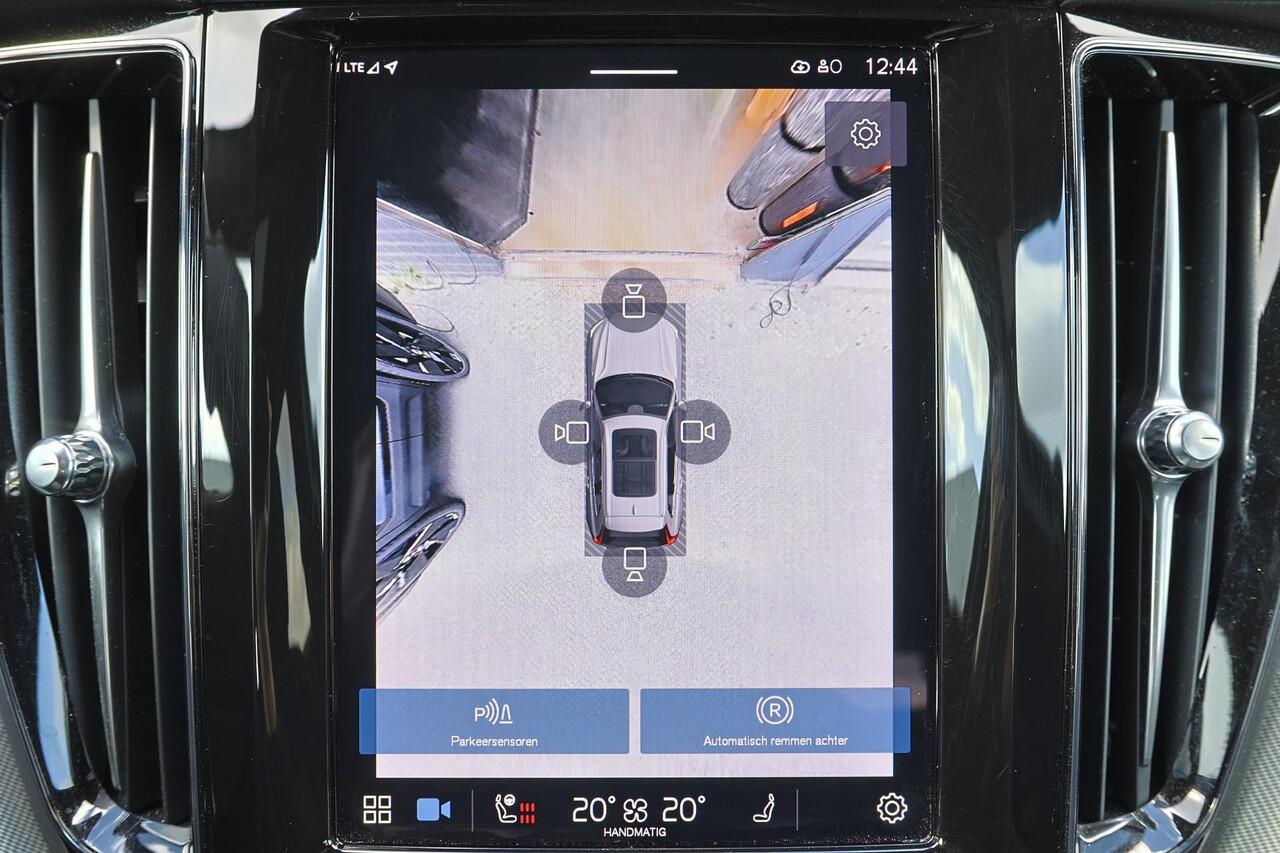 Volvo XC60 T8 Recharge AWD Ultra Black Edition - Luchtvering - B&W Audio - Panorama/schuifdak - IntelliSafe Assist & Surround - 360º Camera - Adaptieve LED koplampen - Verwarmde voorstoelen, stuur & achterbank - Parkeersensoren voor & achter - Elektr. bedienb. voors