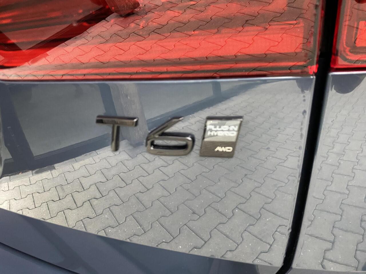 Volvo XC60 2.0 T6 Plug-in hybrid AWD Ultra Black Edition Facelift|HUD|360