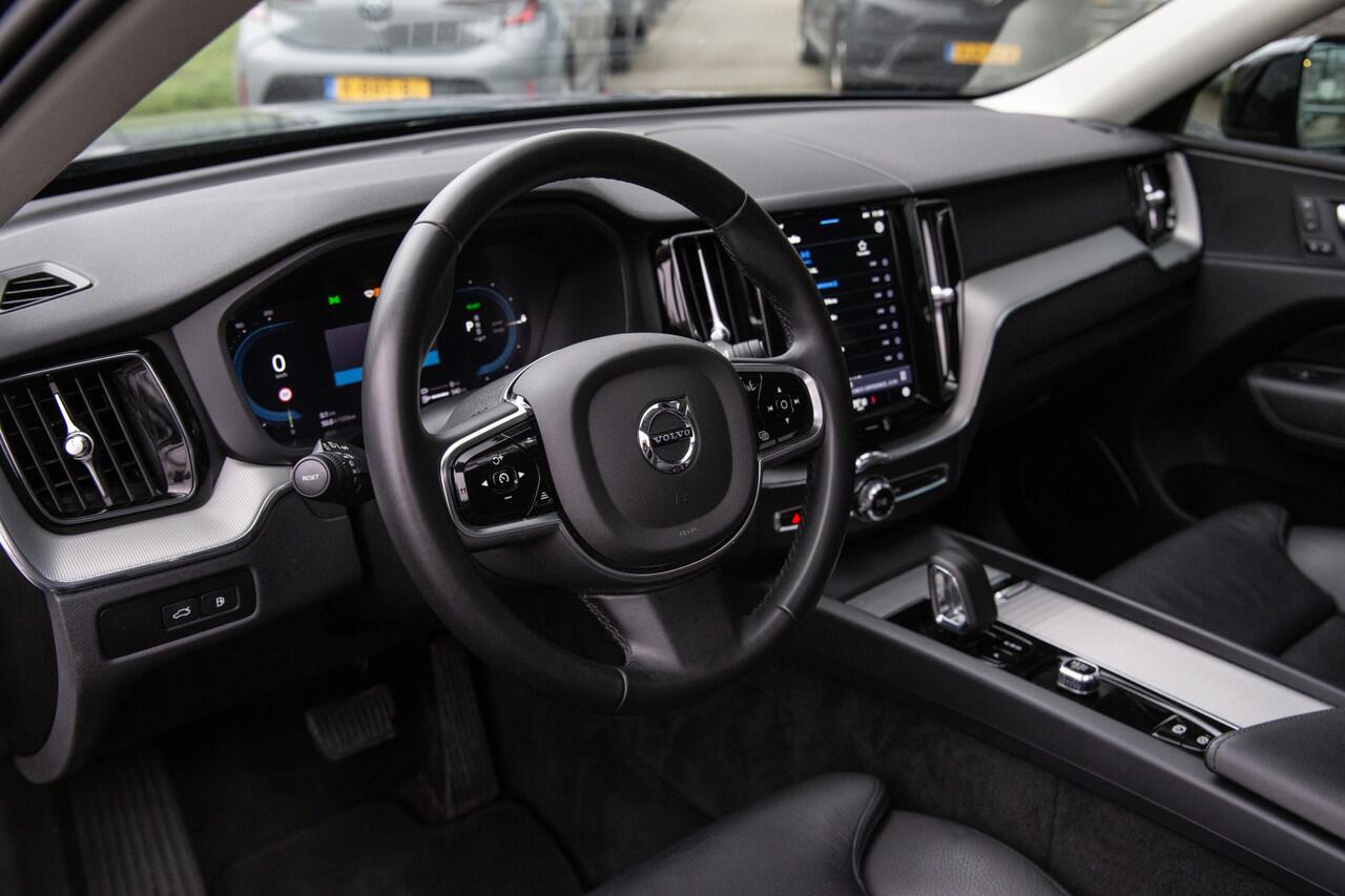 Volvo XC60 2.0 T6 Plug-in hybrid AWD Plus Dark , Panoramadak, Carplay,