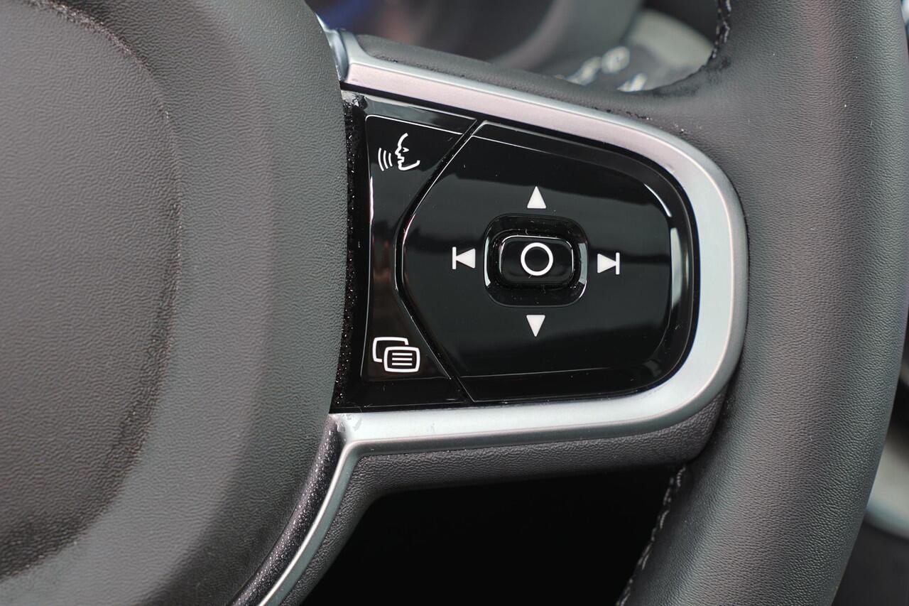 Volvo XC60 T8 Recharge AWD Ultra Dark - Luchtvering - B&W Audio - Panorama/schuifdak - IntelliSafe Assist & Surround - 360º Camera - Adaptieve LED koplampen - Verwarmde voorstoelen, stuur & achterbank - Parkeersensoren voor & achter - Elektr. bedienb. voorstoelen me