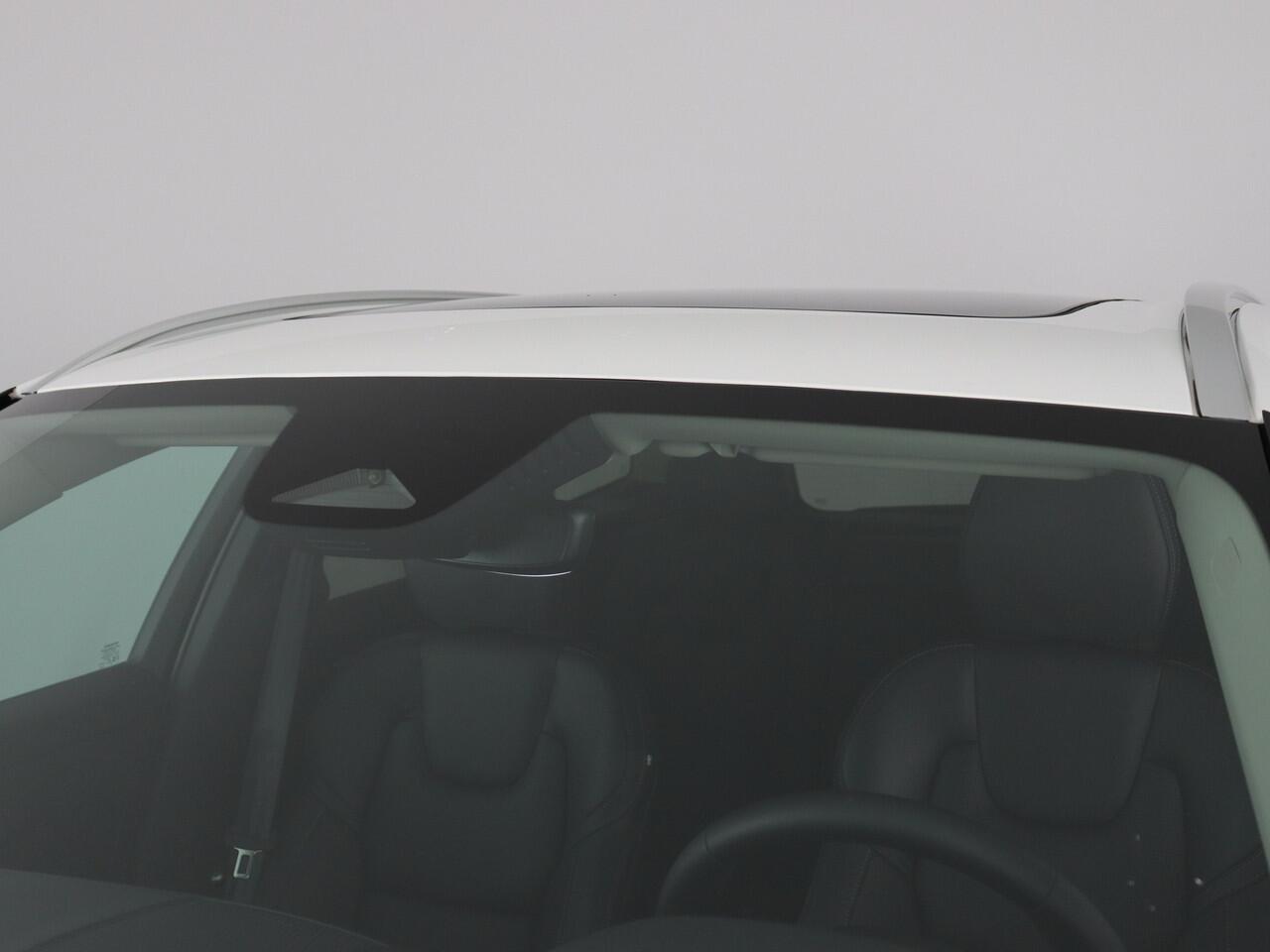 Volvo XC60 2.0 T8 PHEV AWD Plus Bright Long Range (Luchtvering / Pano / Stoelkoeling-verw. / H&K / 21'')