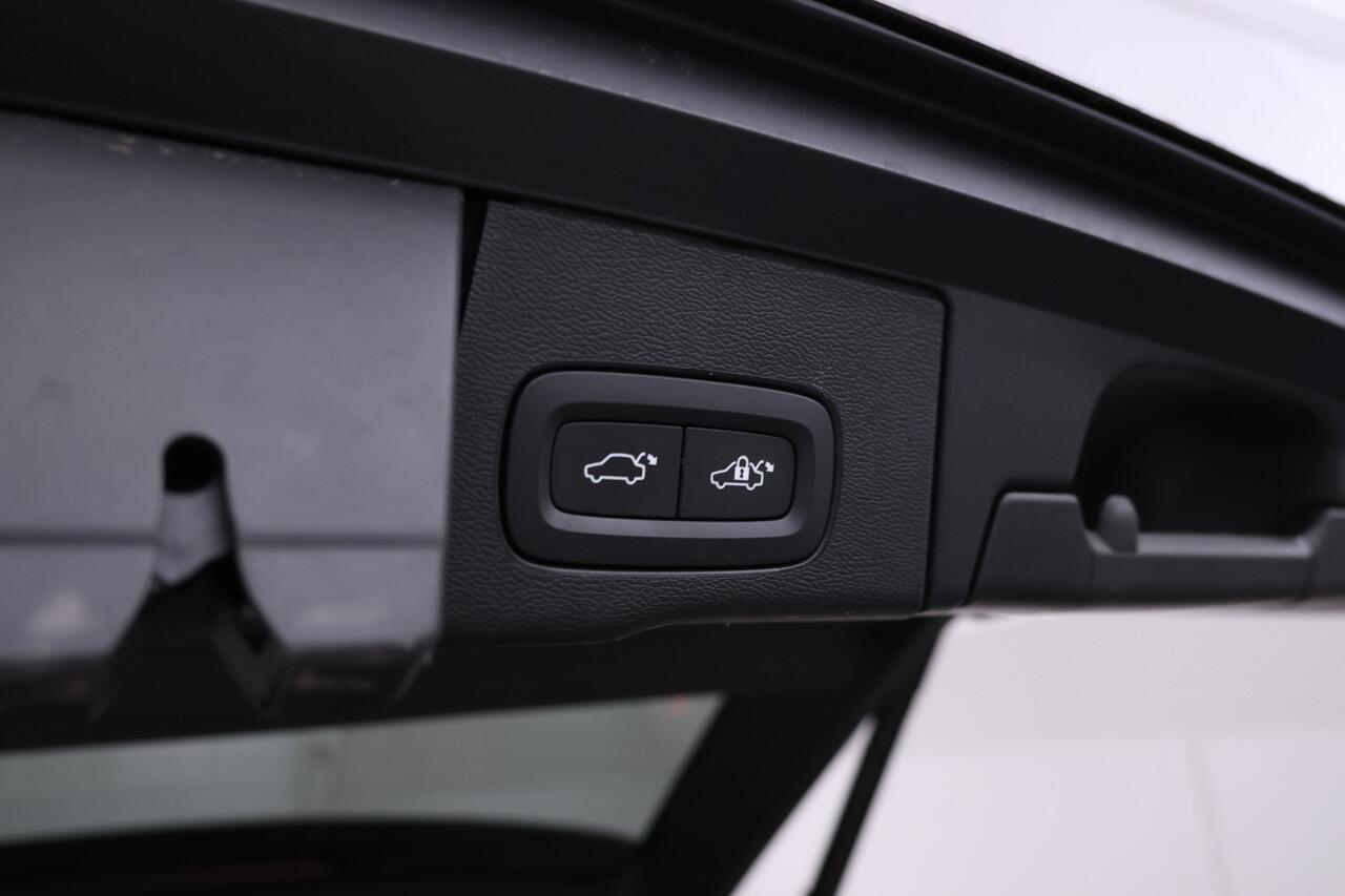 Volvo XC60 2.0 Recharge T8 AWD R-Design 455PK, Facelift!, Volleder, Panorama, Climate,