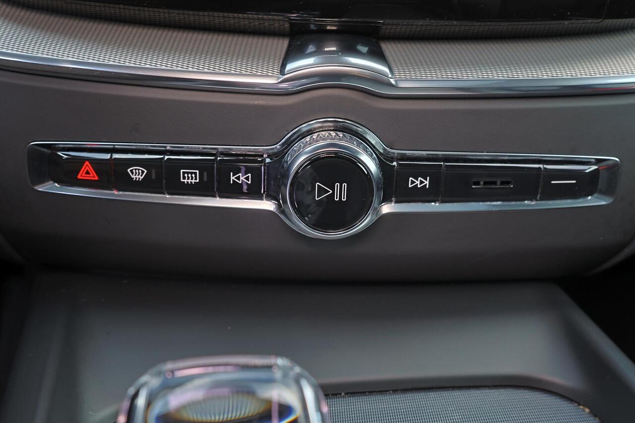 Volvo XC60 T8 Recharge AWD Polestar Engineered - Panorama/schuifdak - IntelliSafe Assist & Surround - 360º Camera - Harman/Kardon audio - Adaptieve LED koplampen - Verwarmde voorstoelen, stuur & achterbank - Parkeersensoren voor & achter - Elektr. bedienb. voorstoel