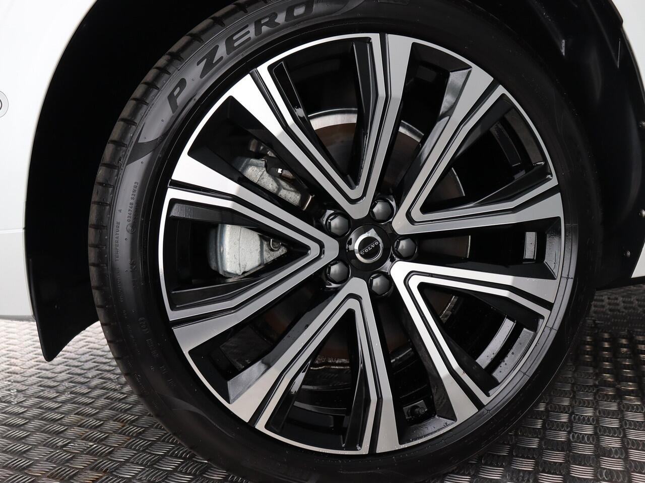 Volvo XC60 2.0 T8 PHEV AWD Plus Bright Long Range (Luchtvering / Pano / Stoelkoeling-verw. / H&K / 21'')