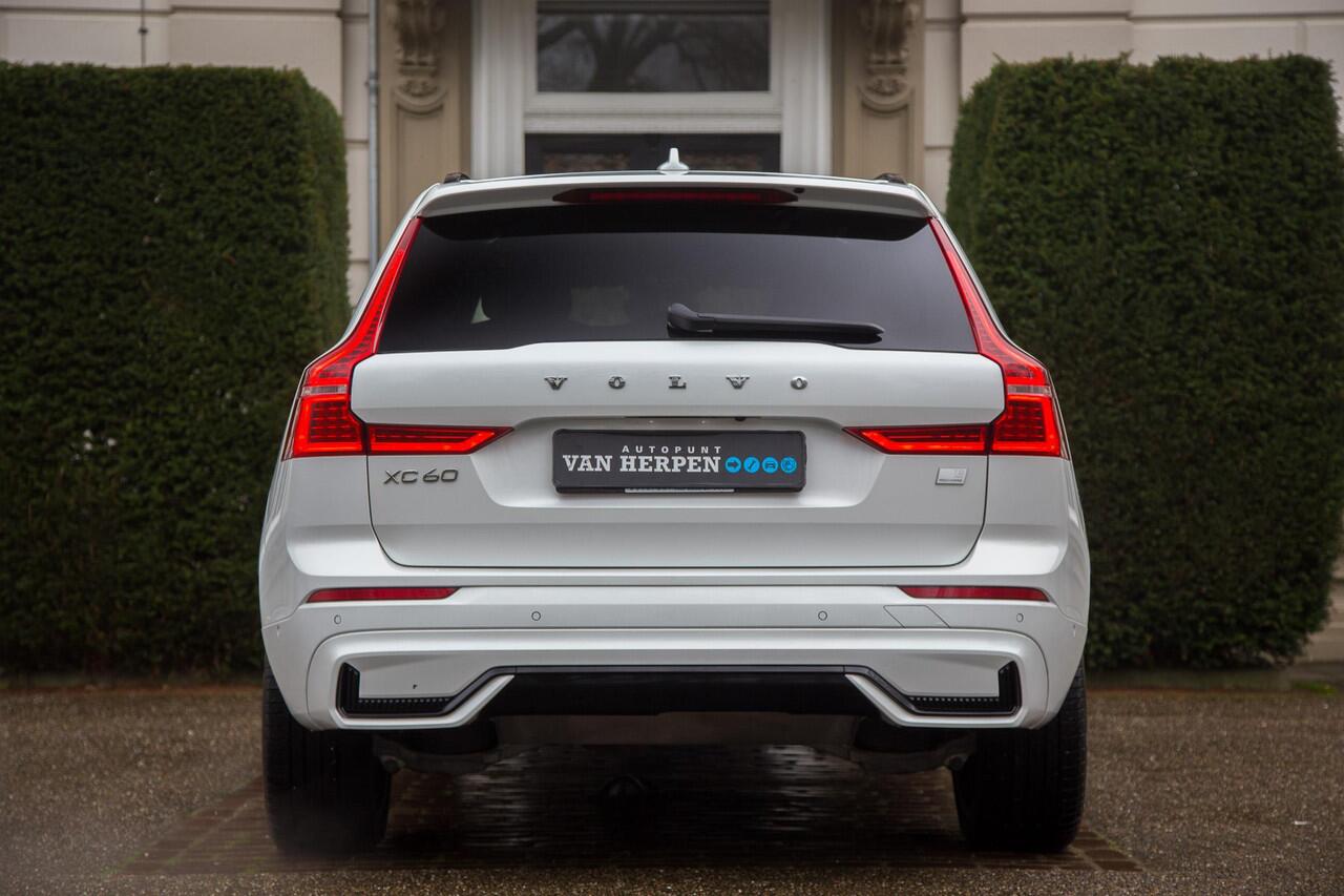 Volvo XC60 2.0 T8 Plug-in hybrid AWD R-Design Trekhaak | Pano | Luchtvering | Bowers & Wilkins