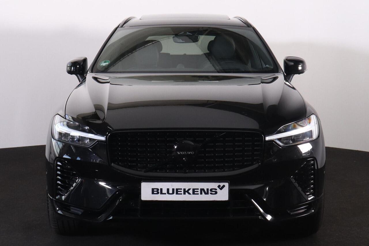 Volvo XC60 T6 Recharge AWD Ultra Black Edition - Panorama/schuifdak - Massage & Stoelventilatie - IntelliSafe Assist & Surround - 360º Camera - Bowers & Wilkins audio - Adaptieve LED koplampen - Nappa leder - Verwarmde voorstoelen & stuur - Parkeersensoren voor & ac