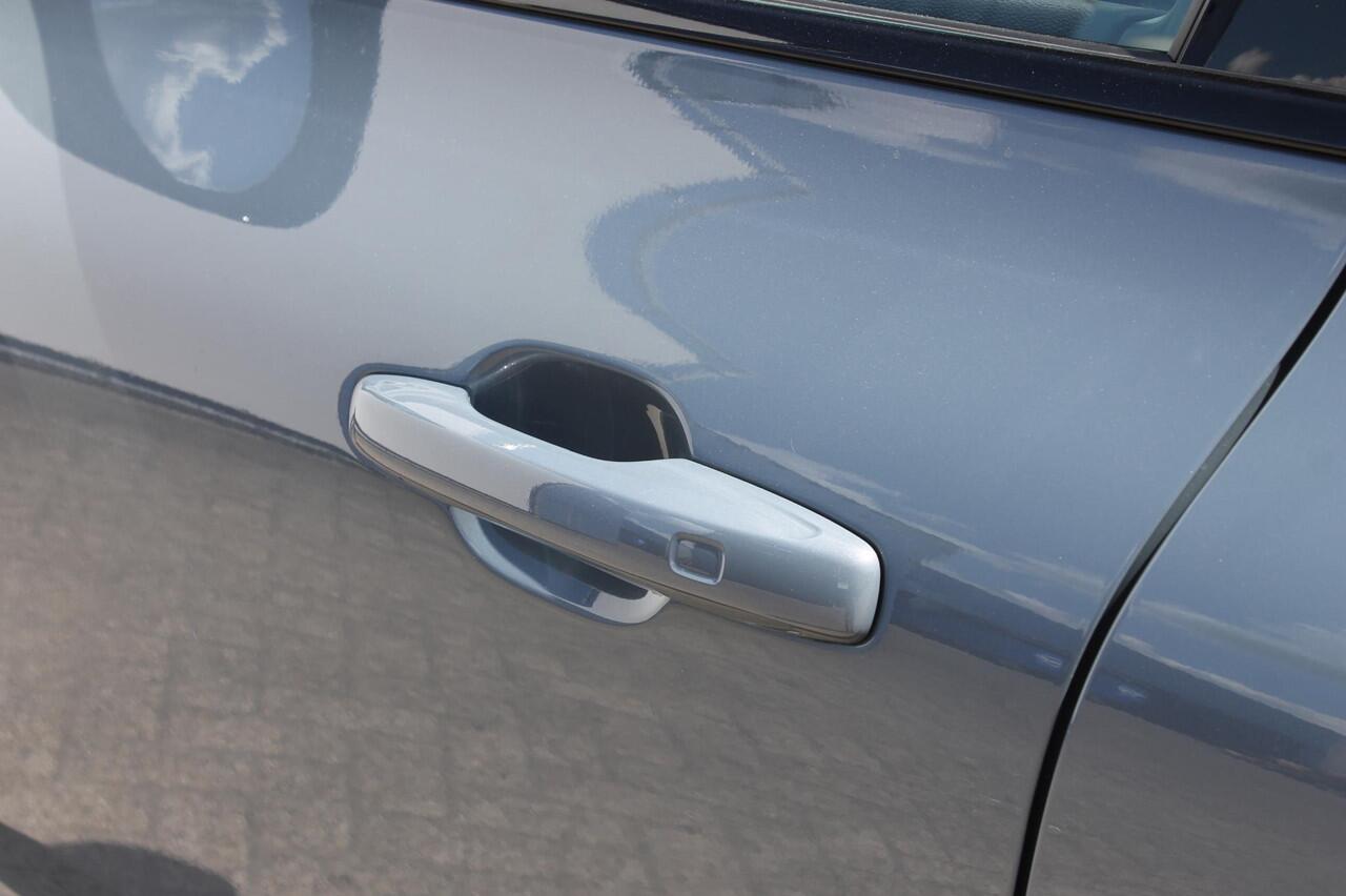 Volvo XC60 2.0 T6 Plug-in hybrid AWD Ultimate Dark Trekhaak / Luchtvering / Bowers & Wilkins / Adaptive Cruise control / 360 Camera / BLIS / Stoelverwarming voor en achter / Stuurverwarming / Elektrisch bedienbare stoelen met geheugen /