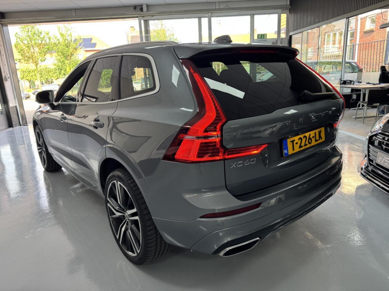 Volvo XC60 2.0 D5 AWD R-Design 236PK PANO HUD ACC