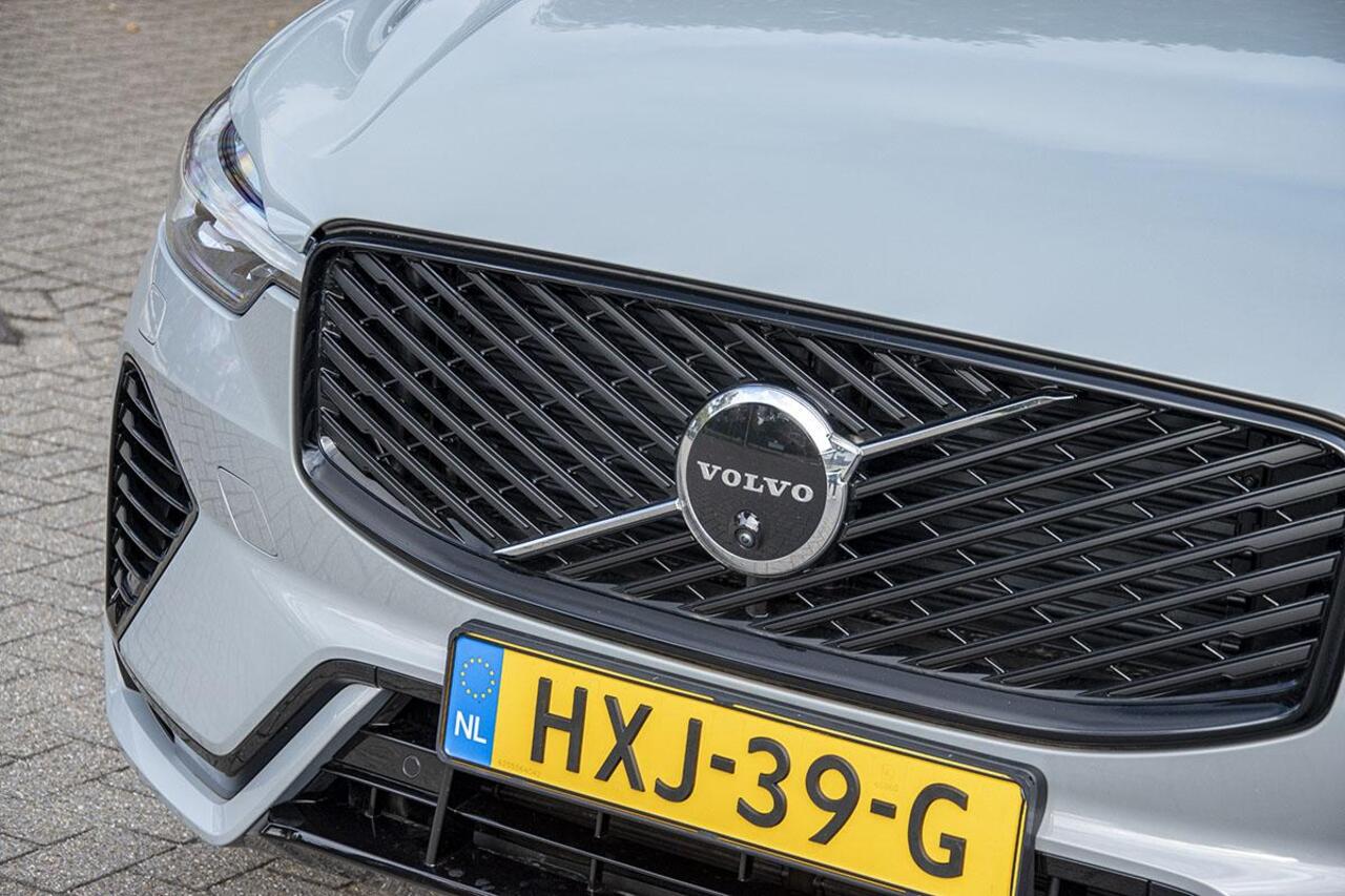 Volvo XC60 2.0 T6 PLUG-IN HYBRID AWD ULTRA DARK