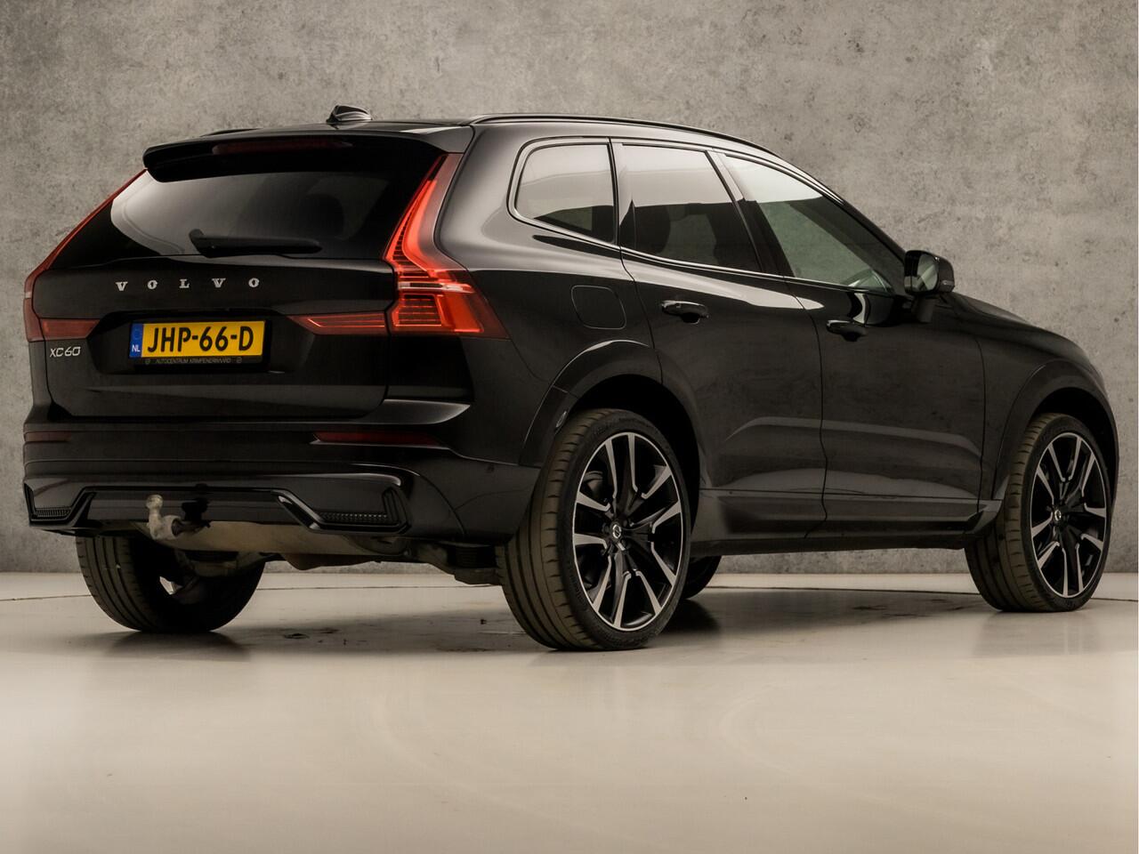 Volvo XC60 2.0 T8 Plug-in hybrid AWD Ultimate Dark 455Pk (LUCHTVERING, PANORAMADAK, BOWERS & WILKINS AUDIO, SURROUND CAMERA, STOELVERWARMING EN VENTILATIE, KEYLESS ENTRY, HEAD-UP DISPLAY, TREKHAAK ELEKTRISCH, NIEUWSTAAT)