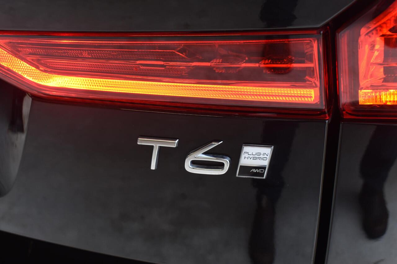 Volvo XC60 T6 350PK Automaat Plug-in Hybrid AWD Plus Dark / Navigatie / 360 Camera / Adaptieve Cruise Control / Stuur & Stoelverwarming / Elektr. Achterklep / Schuifdak / Trekhaak