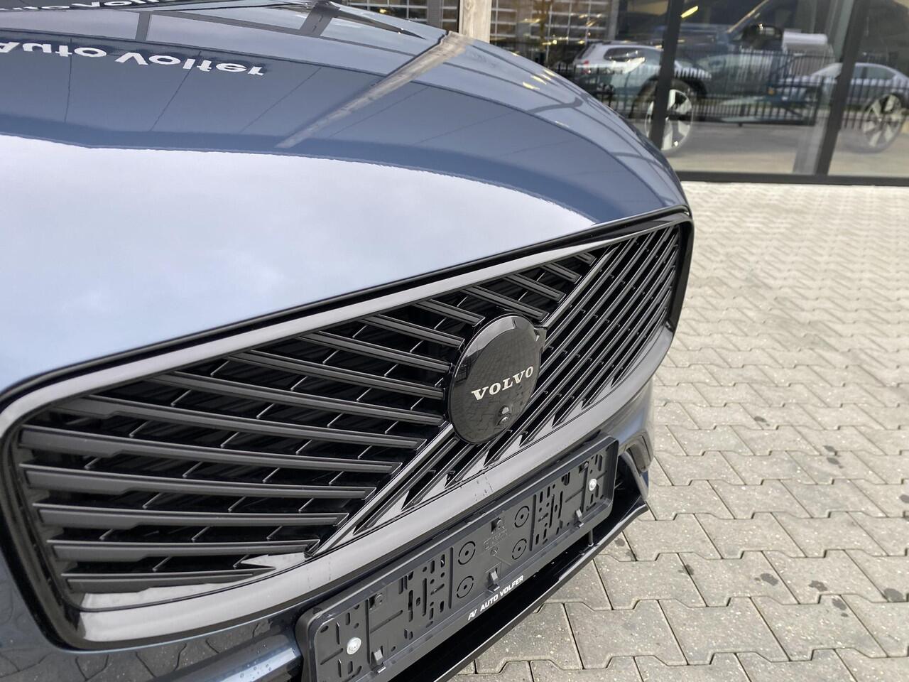 Volvo XC60 2.0 T6 Plug-in hybrid AWD Ultra Black Edition Facelift|HUD|360