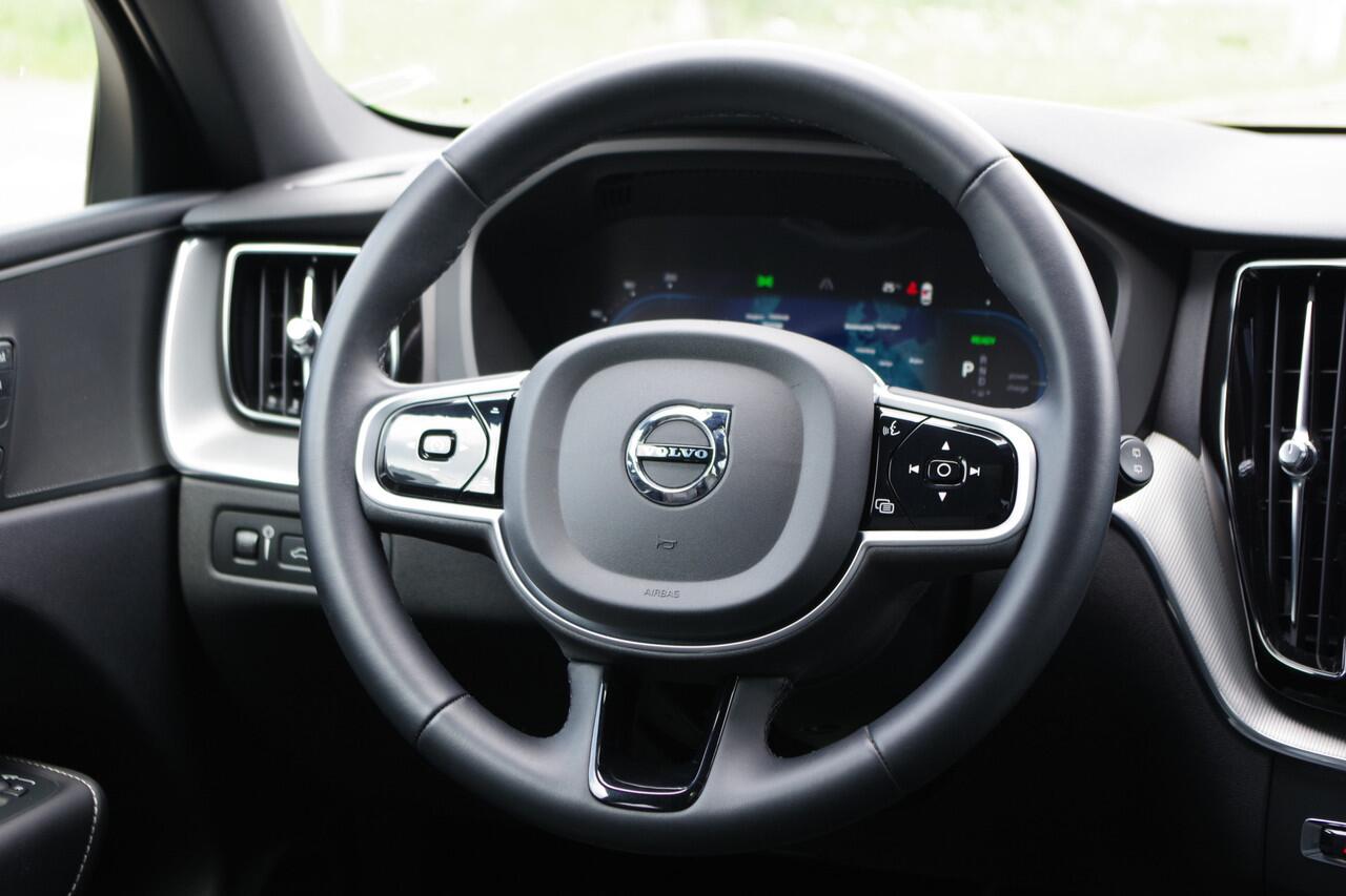 Volvo XC60 2.0 T6 Plug-in hybrid AWD 350 PK Plus Dark, Panoramadak, Luchtvering, Keyless, Memory, Carplay