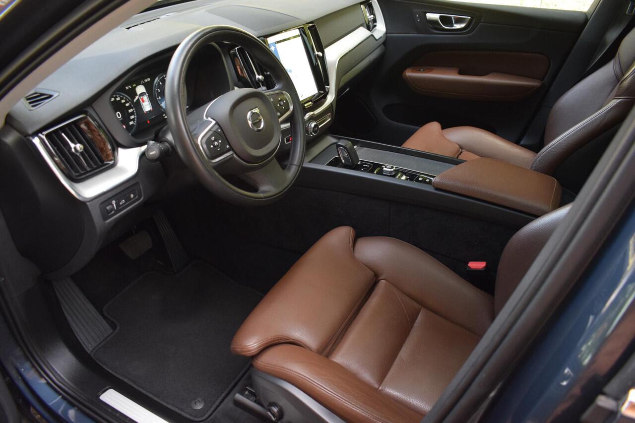 Volvo XC60 2.0 T8 AWD Mom Pro met Pano/Leer/Led/Stoelverwarmi