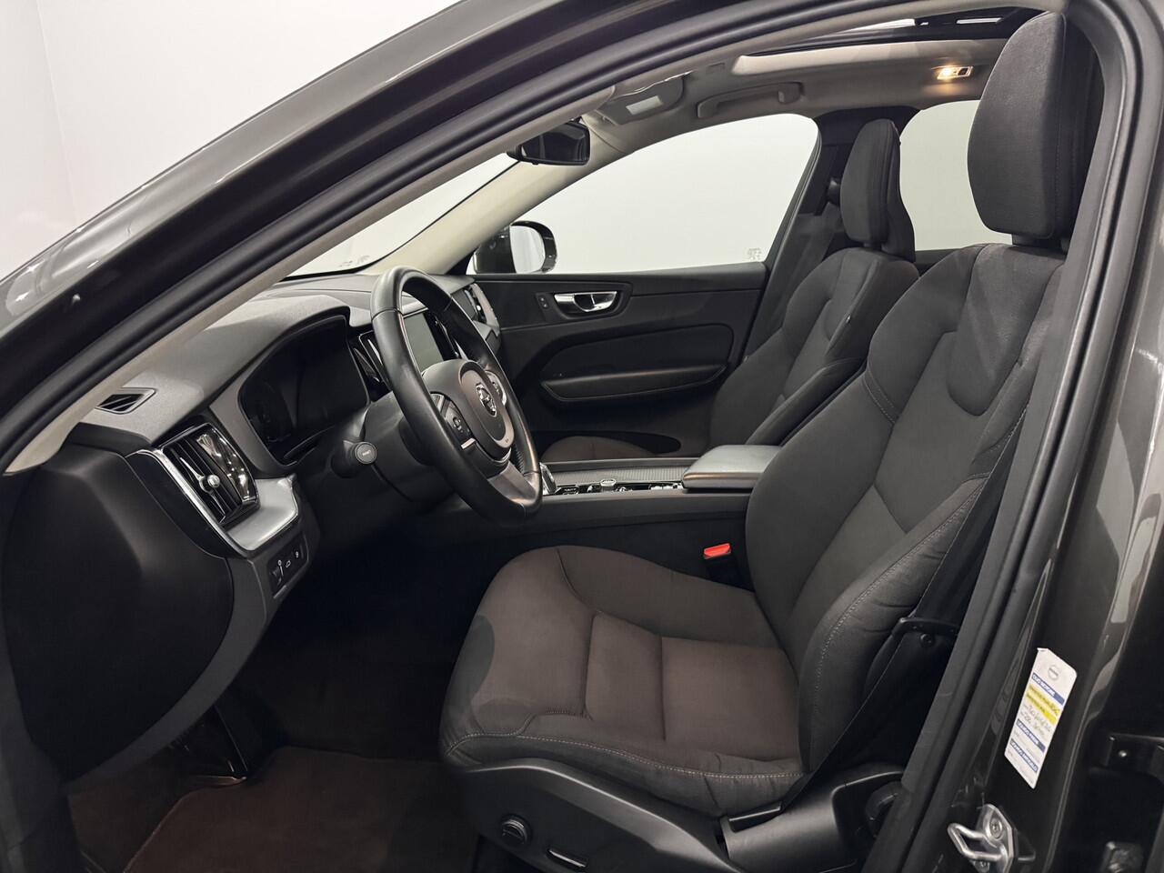 Volvo XC60 2.0 T8 Twin Engine AWD Momentum Pano, Parkeersensoren, Navi, Cruise control, Elektrische achterklep, Virtual desk