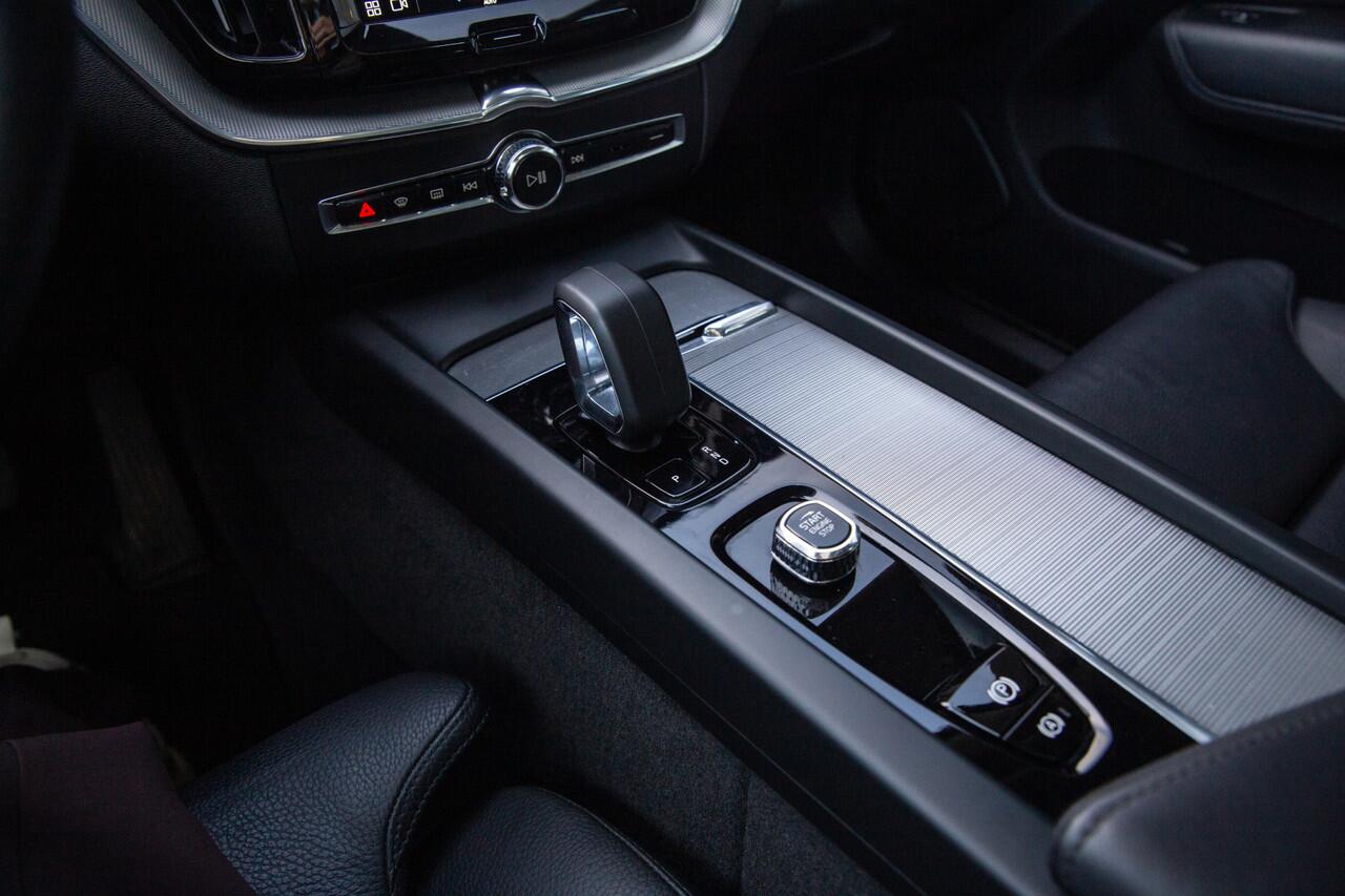 Volvo XC60 2.0 T6 Plug-in hybrid AWD Plus Bright , Panoramadak, Keyless entry, Carplay,