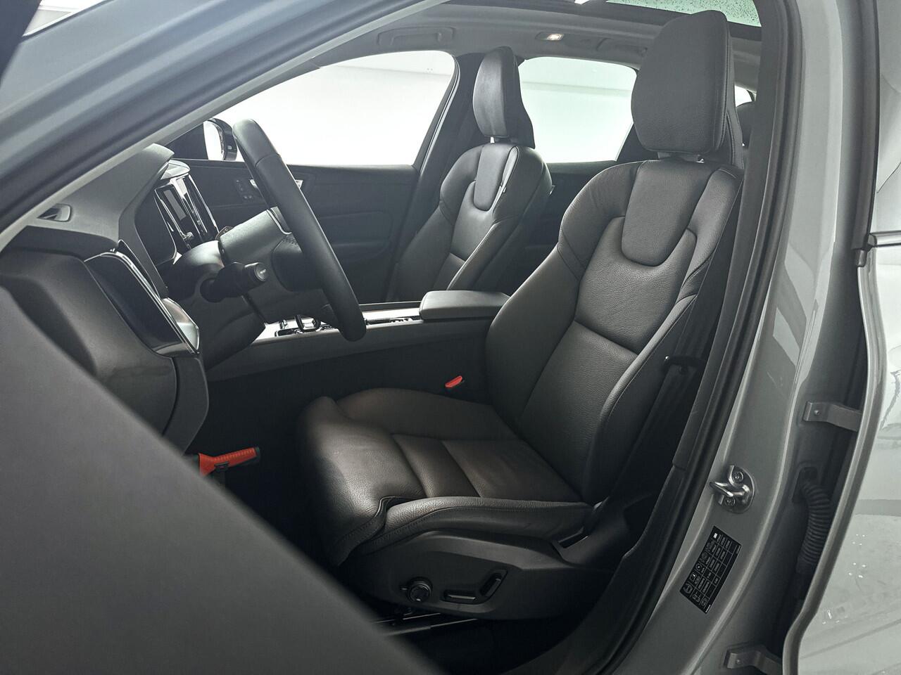 Volvo XC60 T6 Plug-in hybrid AWD Plus Dark | Panoramadak | 360° camera | Stoel- en Stuurverwarming | Trekhaak