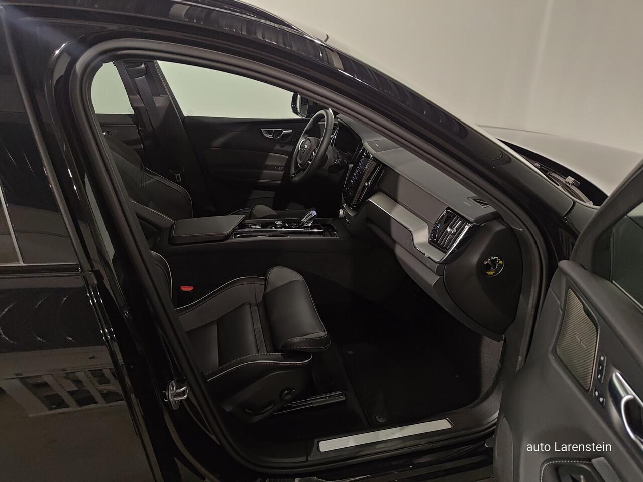 Volvo XC60 2.0 T6 350pk Plug-in hybrid AWD Ultra Black Edition Panoramadak / Head-Up / 360 / ACC / Navi / High Audio / Carplay / Winter Pack