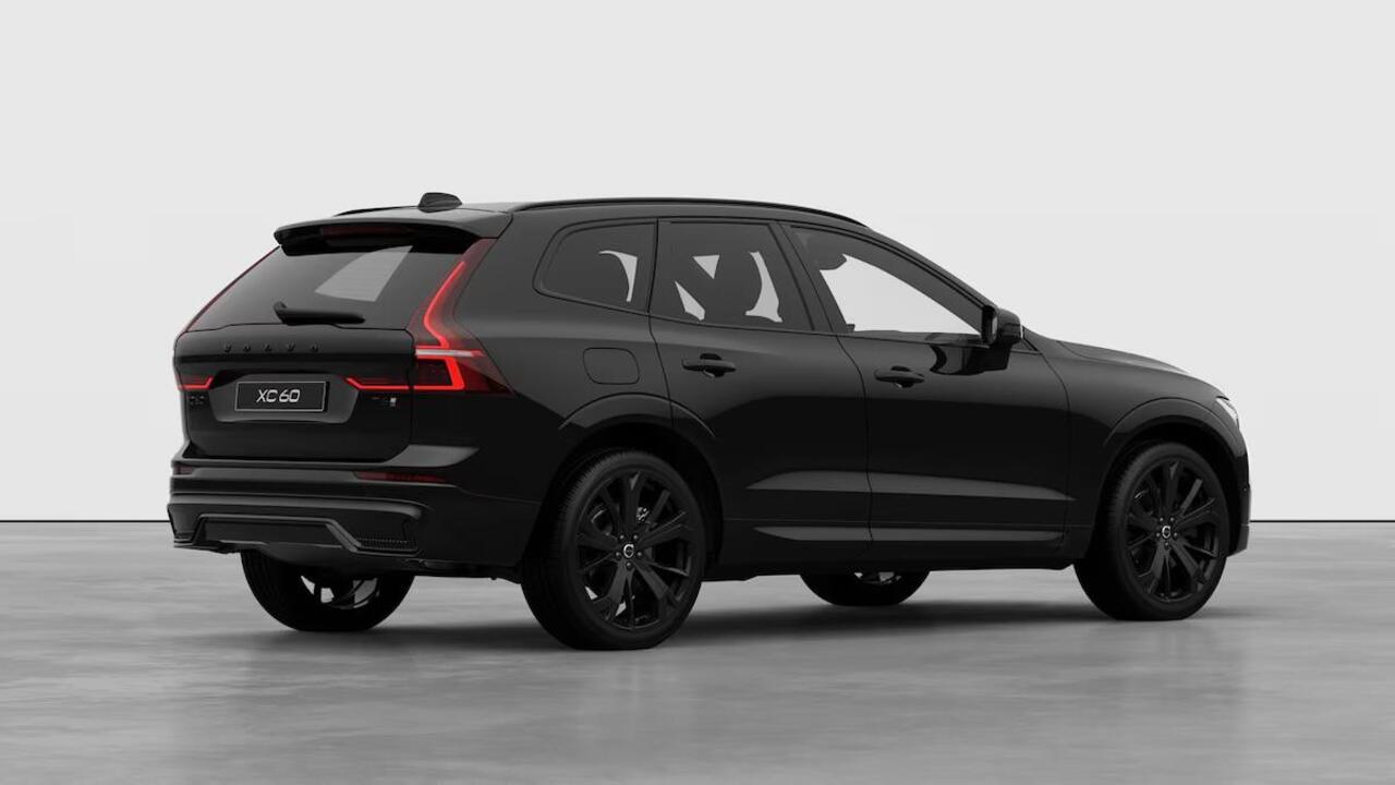 Volvo XC60 T6 Plug-in hybrid AWD Plus Black Edition | Direct Leverbaar | Head Up Display | 360 Graden Camera | Luchtvering | Climate Pack | Panoramisch Schuif-/Kanteldak | Adaptieve Cruise Control | 21 inch Lichtmetalen Velgen |