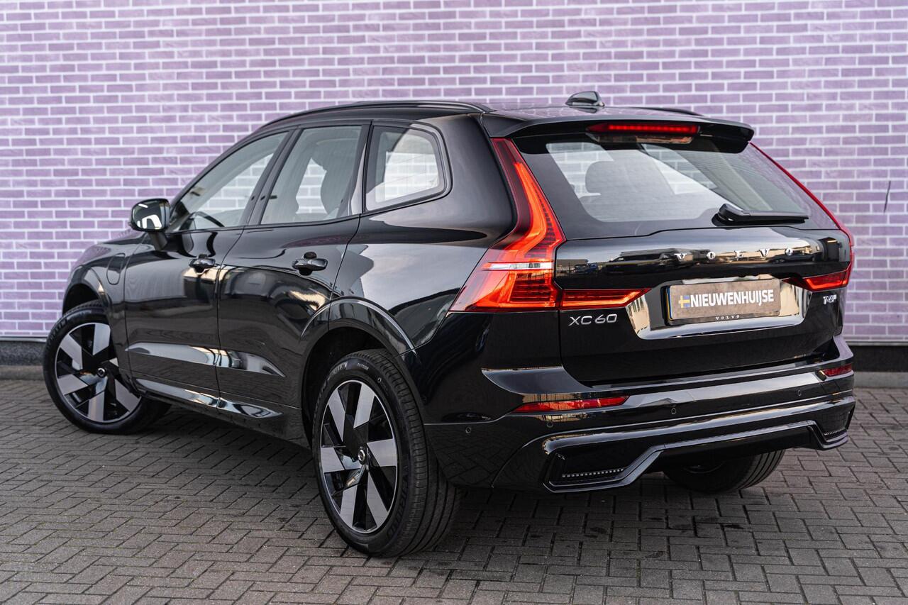 Volvo XC60 2.0 T6 Plug-in hybrid AWD Ultra Dark | Trekhaak | Harman Kardon Audio | Schuif- / Kanteldak | Stoel- / Stuurverwarming Voor + Achter | 360 Camera | Adaptive Cruise | Long Range | Google | Carplay | Dodehoekdetectie