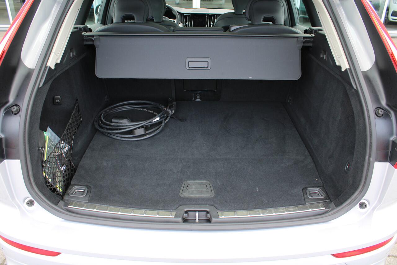 Volvo XC60 T6 Plug-in hybrid AWD Plus Dark | Schuif/kanteldak | El. Trekhaak | 360 Camera | Verw. Voorstoelen & stuurwiel