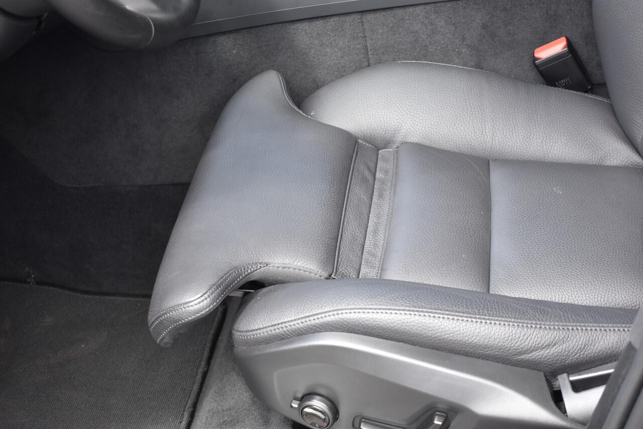 Volvo XC60 T8 AWD 455PK Plug-in hybrid Plus Bright | Leer | Pano Dak | Key Less | Park Assist Camera |