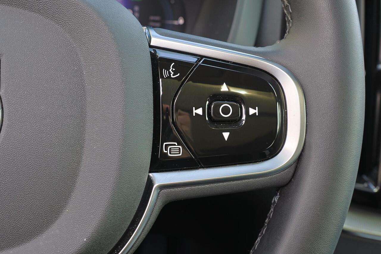 Volvo XC60 T8 Recharge AWD Plus Dark - Luchtvering - Panorama/schuifdak - IntelliSafe Assist & Surround - 360º Camera - Harman/Kardon audio - Adaptieve LED koplampen - Verwarmde voorstoelen, stuur & achterbank - Parkeersensoren voor & achter - Elektr. bedienb. voors