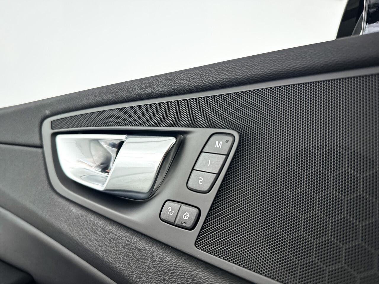 Volvo XC60 T6 Plug-in hybrid AWD Plus Dark | Panoramadak | 360º camera | Stoel- en Stuurverwarming | Trekhaak