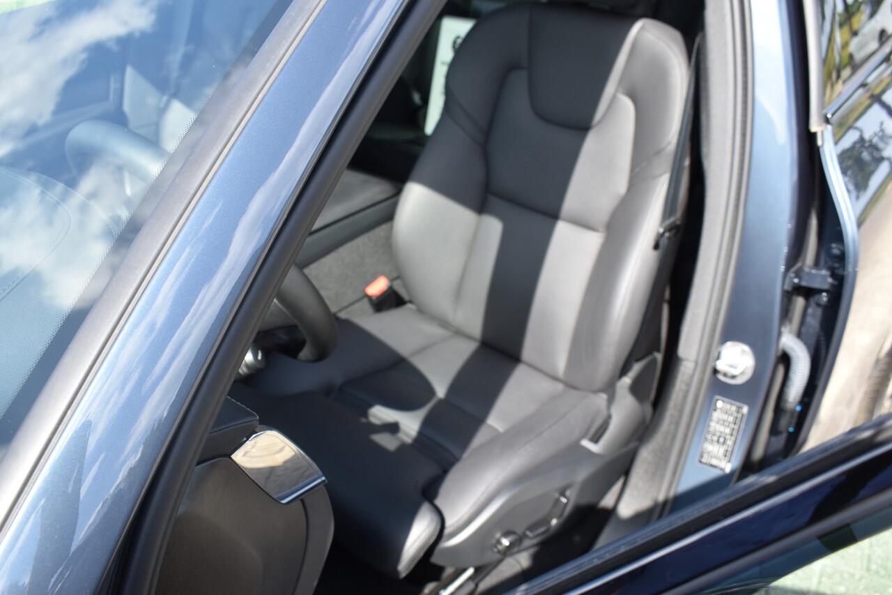 Volvo XC60 T8 AWD 455PK Plug-in hybrid Ultra Dark | Pano dak | Head Up Display | 360 Camera | ACC | Pilot Assist | Harman & Kardon | Keyless |