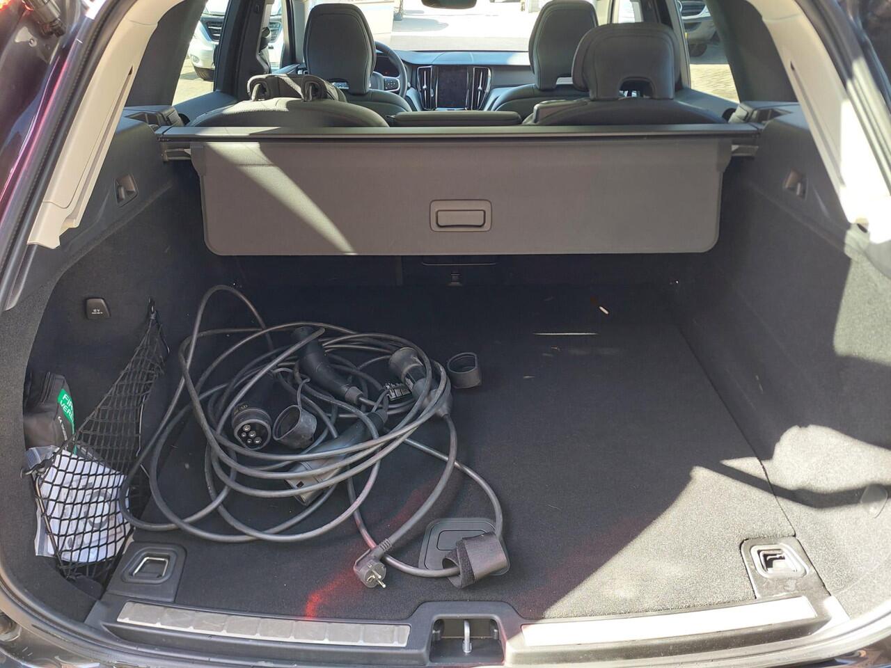 Volvo XC60 2.0 T6 Plug-in Hybrid AWD Core Bright | Adaptive Cruise | Clima | Apple/Android | Stoel+stuurverw. | Glazen schuifdak | Etc.