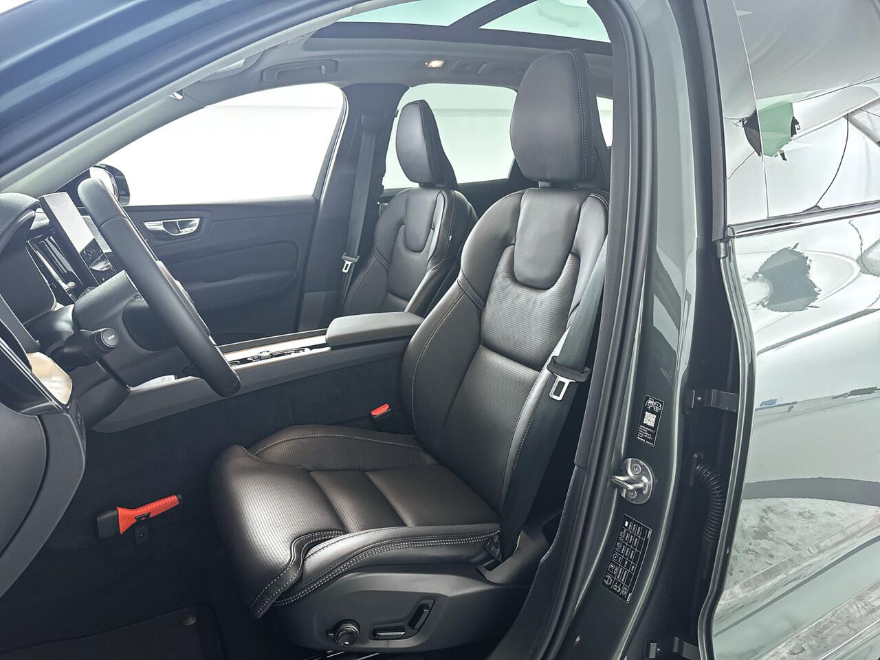 Volvo XC60 T6 Plug-in hybrid AWD Ultra Dark | Panoramadak | 360° camera | Bowers & Wilkins | Luchtvering | Head-up Display | Stoelventilatie & Verwarming | Stuurverwarming | Trekhaak