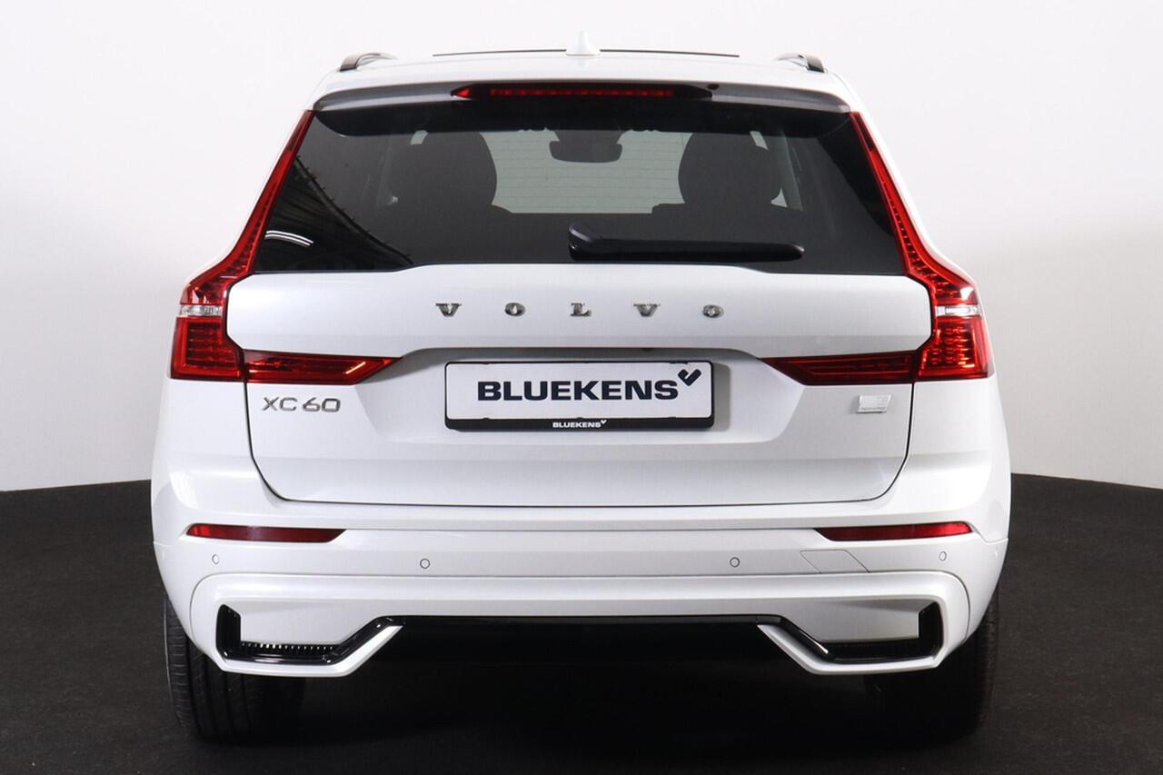 Volvo XC60 T8 Recharge AWD Plus Dark - Panorama/schuifdak - IntelliSafe Assist & Surround - 360º Camera - Harman/Kardon audio - Verwarmde voorstoelen, stuur & achterbank - Parkeersensoren voor & achter - Elektr. bedienb. voorstoelen met geheugen - Draadloze tel. lad