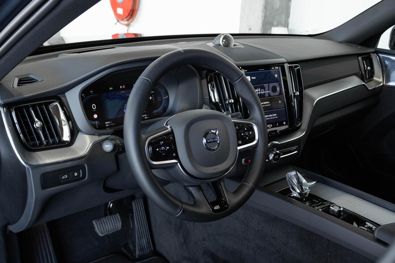 Volvo XC60 T6 Automaat Plug-in hybrid AWD Ultra Dark | Luchtvering | Bowers & Wilkins premium audio | 21'' Lichtmetalen velgen | 360° parkeercamera | Nappa lederen bekleding | Head-up display | Parkeerverwarming | BLIS | Adaptive cruise