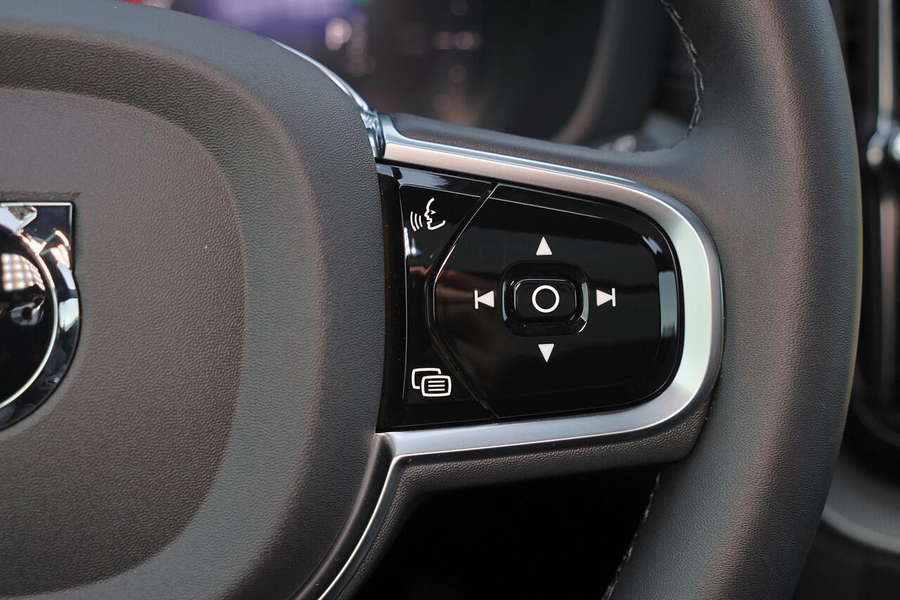 Volvo XC60 T6 Recharge AWD Ultra Black Edition - Panorama/schuifdak - IntelliSafe Assist & Surround - 360º Camera - Harman/Kardon audio - Adaptieve LED koplampen - Verwarmde voorstoelen, stuur & achterbank - Parkeersensoren voor & achter - Elektr. bedienb. voorstoel