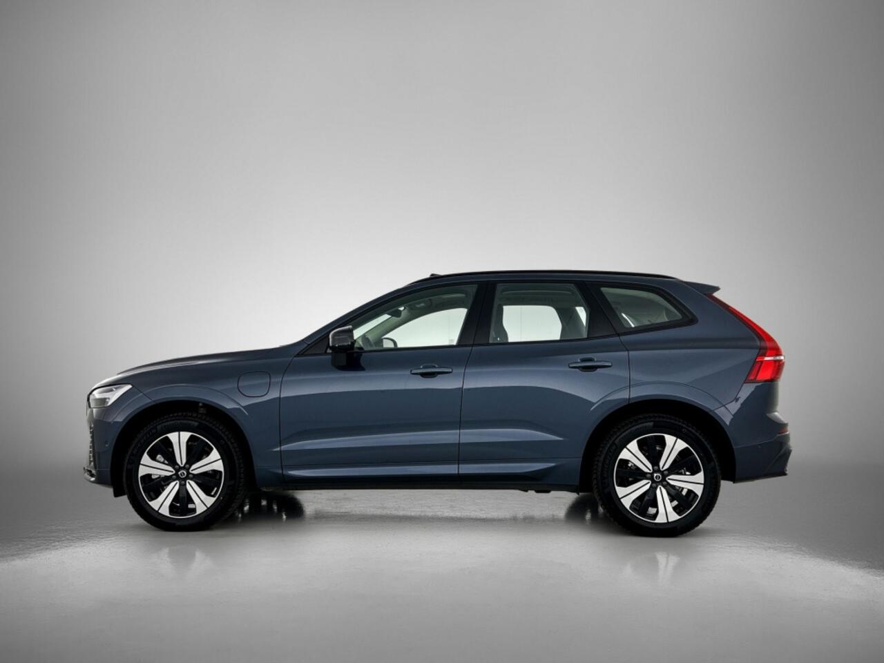 Volvo XC60 2.0 T6 Plus Dark Panorama Dak | All season | Trekhaak |