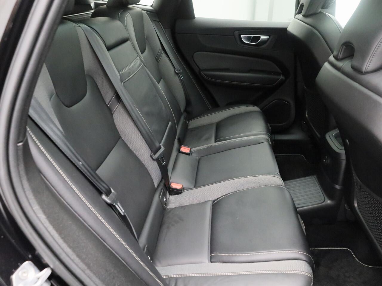 Volvo XC60 2.0 Recharge T6 AWD R-Design | PANO | ADAPTIVE | KEYLESS | STOEL- EN STUURVERW.