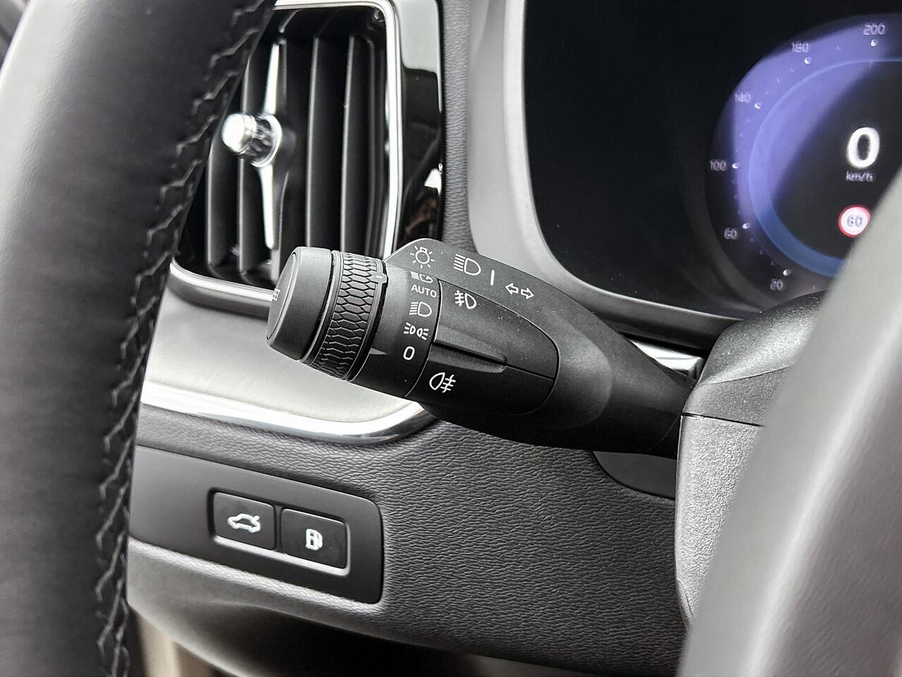 Volvo XC60 2.0 T6 Plug-in hybrid AWD Core Bright Pano, Carplay