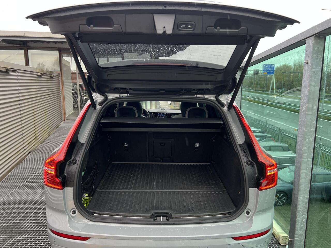 Volvo XC60 2.0 T8 Plug-in hybrid AWD Ultra Dark PHEV, Automaat, 21 inch, Panoramadak, Bowers&Wilkins audio, Stoelverwarming, Stuurverwarming, Trekhaak semi elektrisch wegklapbaar, Gelaagde- en getinte ramen