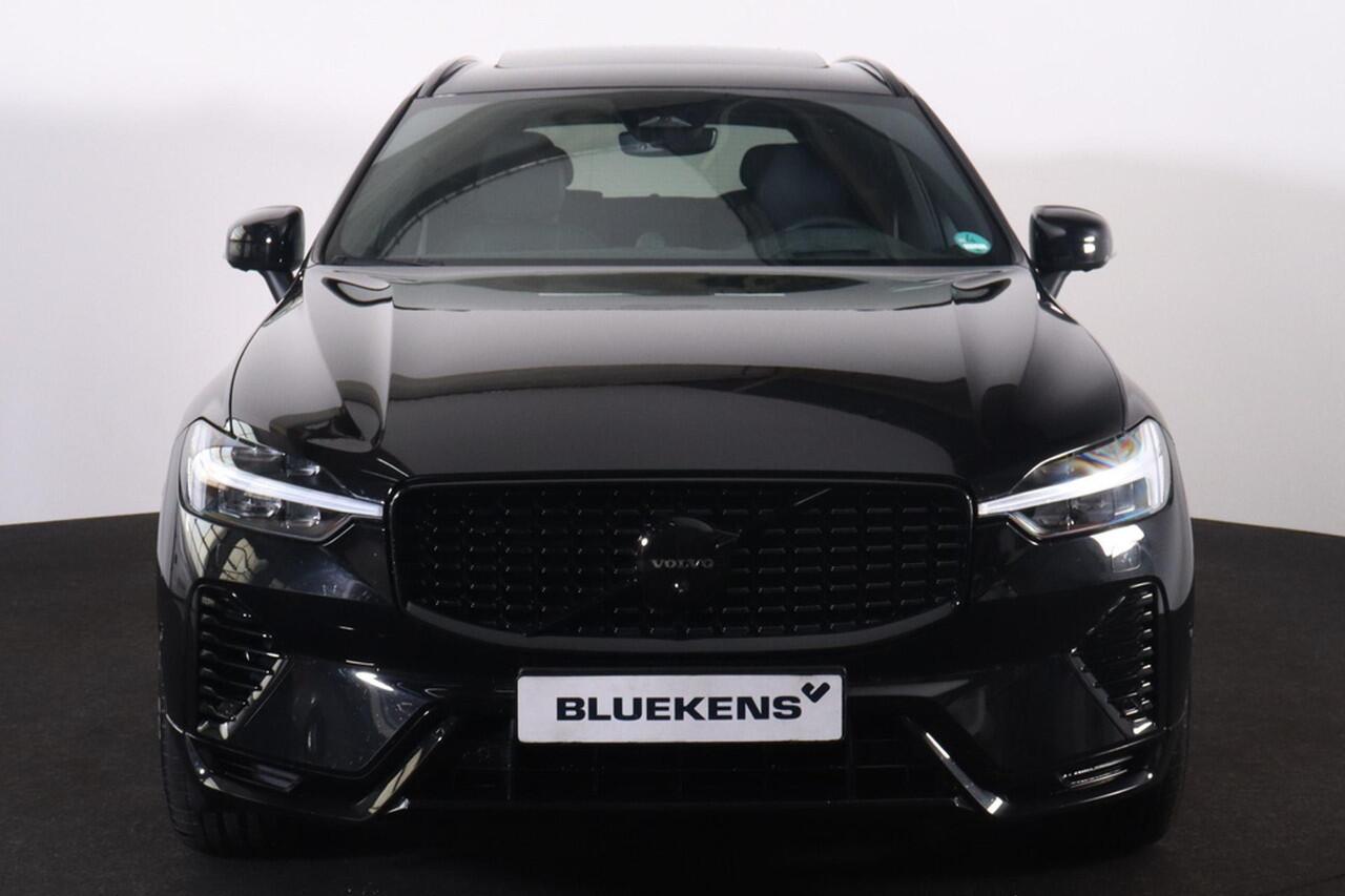 Volvo XC60 T6 Recharge AWD Ultra Black Edition - Luchtvering - Nappaleder - Stoelventilatie - Massagefunctie - IntelliSafe Assist & Surround - 360º Camera - Bowers & Wilkins audio - Adaptieve LED koplampen - Nappa leder - Verwarmde voorstoelen, stuur & achterbank - 